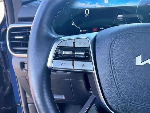 Used 2025 Kia Telluride SX w/ SX Captain's Chair Package AWD/4WD image 18