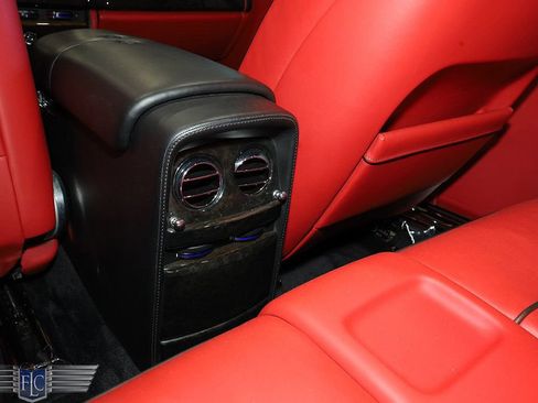 Used 2017 Rolls-Royce Phantom Drophead Coupe RWD image 24