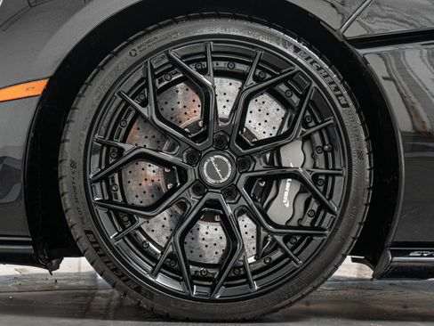 Used 2020 McLaren 570S Spider RWD image 10