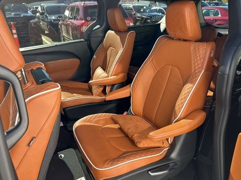 Used 2026 Chrysler Pacifica Pinnacle image 25