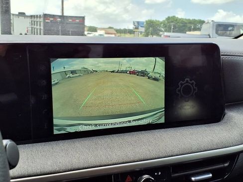 Used 2025 Nissan Kicks SV FWD image 7