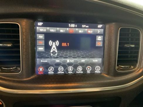 Used 2017 Dodge Charger R/T w/ Premium Group RWD image 17