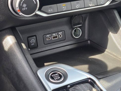 Used 2024 Nissan Sentra SV FWD image 27
