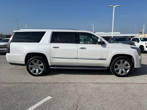 Used 2019 Cadillac Escalade ESV Luxury AWD/4WD image 5