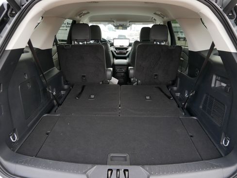 Used 2025 Ford Explorer Active w/ Active Comfort Package AWD/4WD image 19