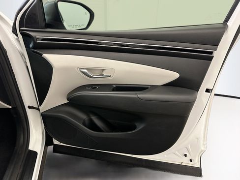 Used 2023 Hyundai Tucson SE image 32