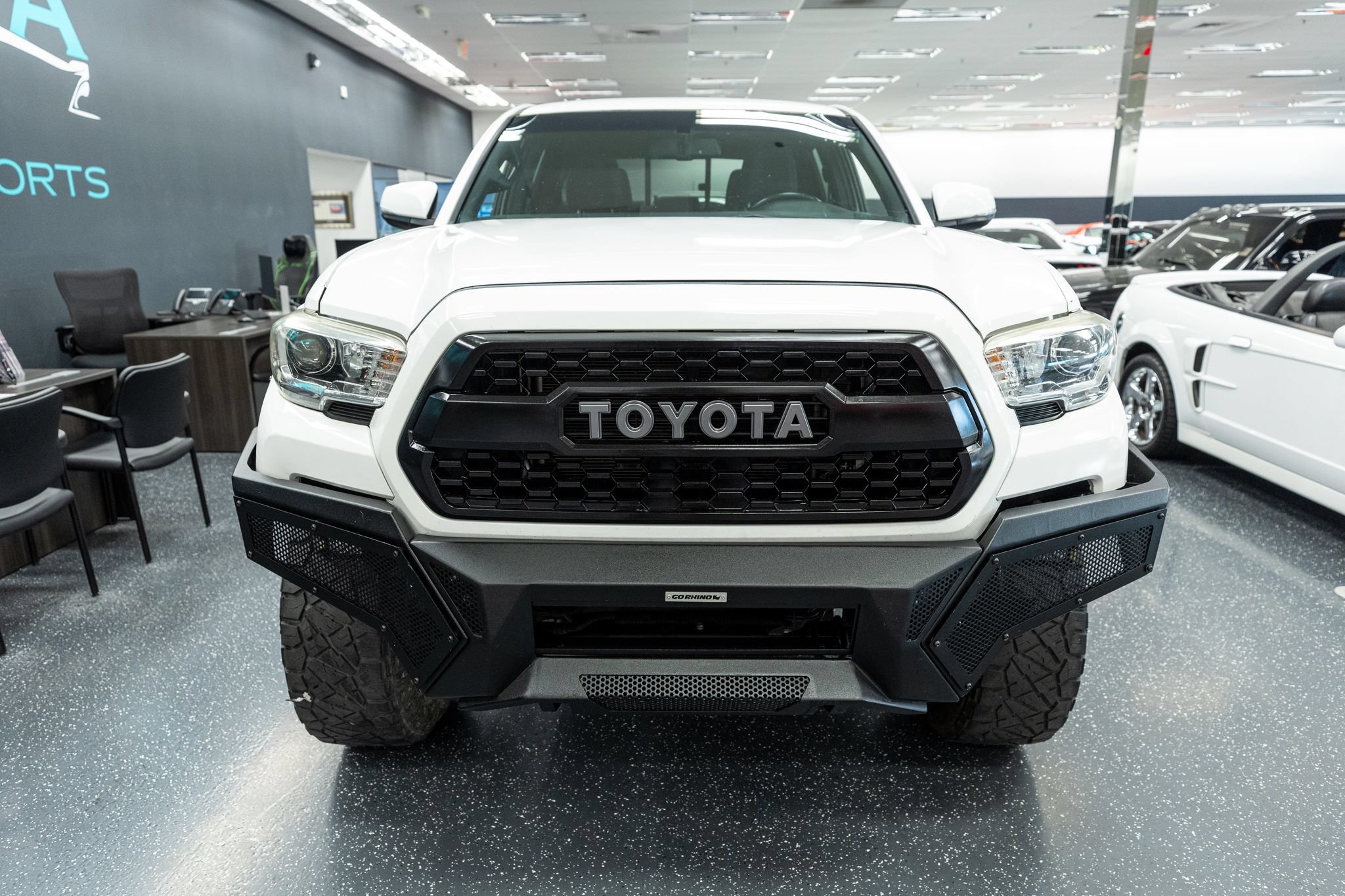 Used 2016 Toyota Tacoma TRD Off-Road w/ Towing Package RWD image 2