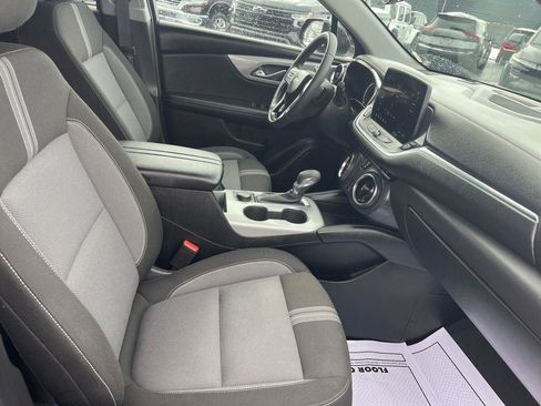 Used 2025 Chevrolet Blazer LT image 29