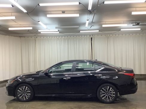 Used 2024 Nissan Altima 2.5 SV image 10