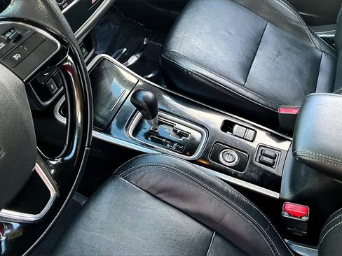 Used 2020 Mitsubishi Outlander SEL image 15