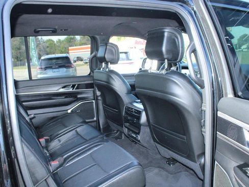 Used 2023 Jeep Wagoneer L Series II image 12