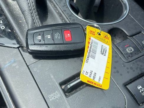 Used 2021 Toyota Highlander XLE FWD image 15