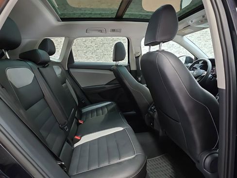 Used 2022 Volkswagen Taos SEL image 10