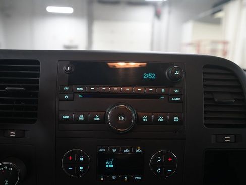 Used 2013 Chevrolet Silverado 2500 LT w/ Interior Plus Package AWD/4WD image 17