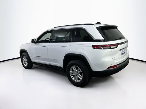 Used 2023 Jeep Grand Cherokee Laredo w/ Luxury Tech Group I image 7