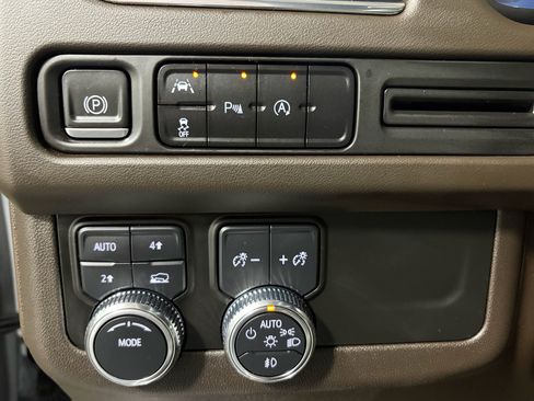 Used 2023 GMC Yukon SLT image 37