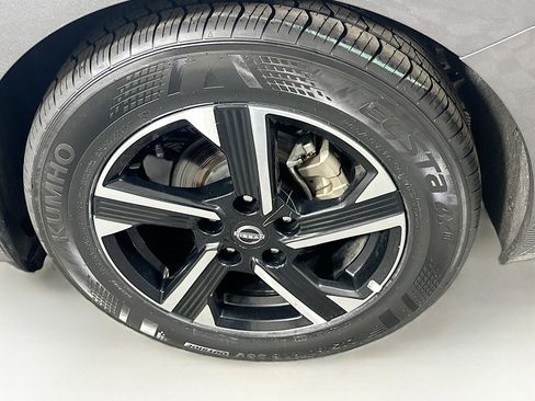 Used 2025 Nissan Sentra SV image 11