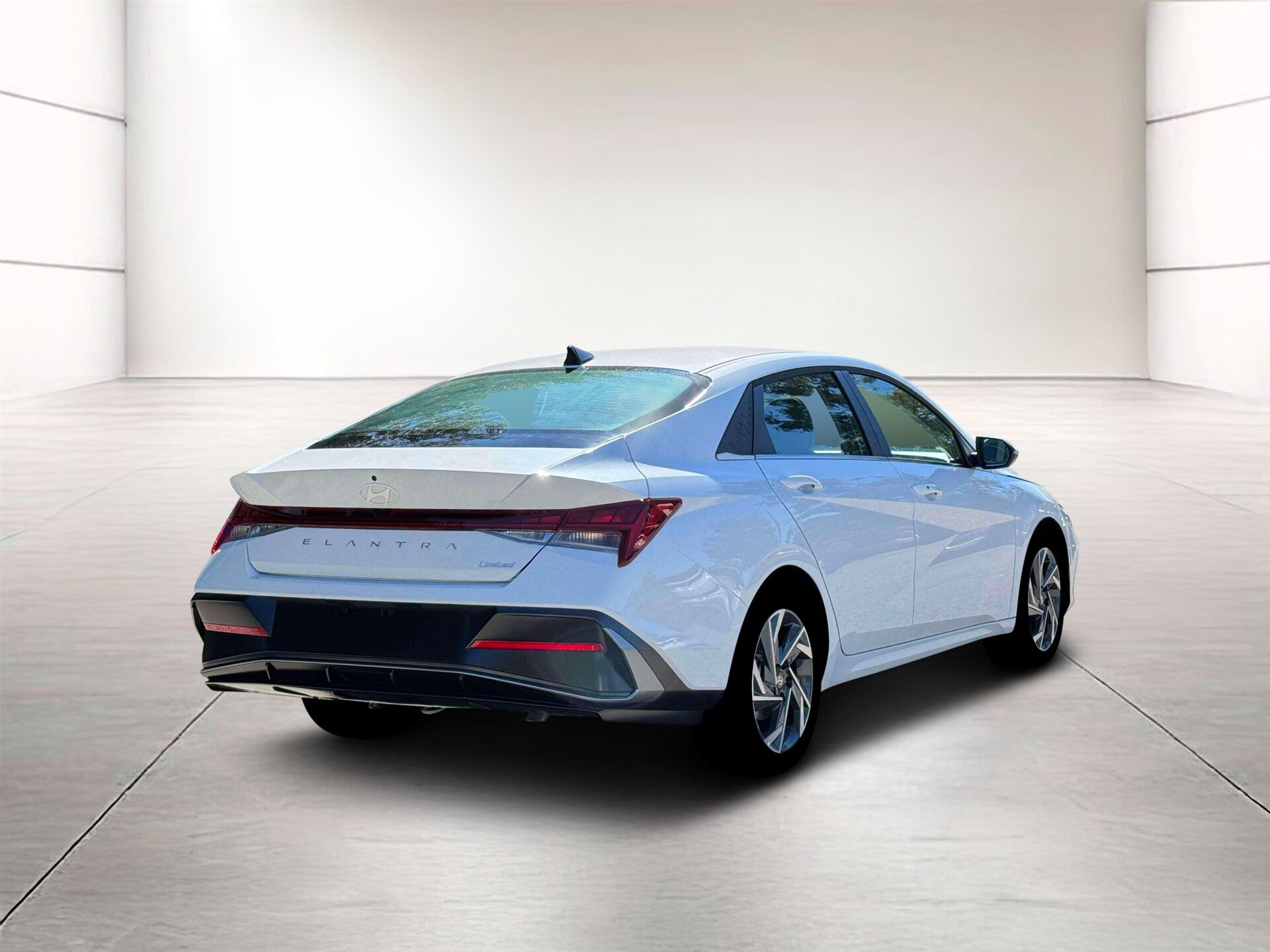 Certified 2026 Hyundai Elantra Limited FWD image 8