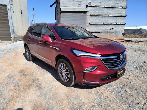 Used 2024 Buick Enclave Premium image 2