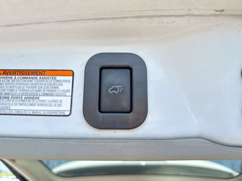 Used 2020 Toyota Sienna Limited Premium w/ Carpet Mat Package FWD image 10