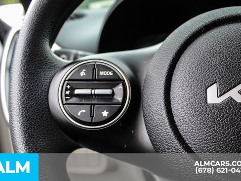 Used 2025 Kia Soul LX w/ LX Technology Package FWD image 25