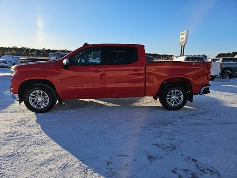 Used 2024 Chevrolet Silverado 1500 LT image 2