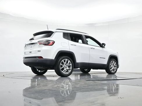 Used 2023 Jeep Compass Latitude AWD/4WD image 29