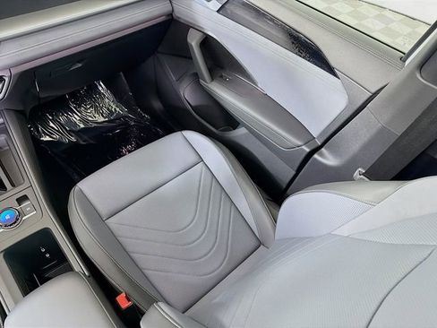 New 2026 Volkswagen Tiguan SE R-Line FWD image 25