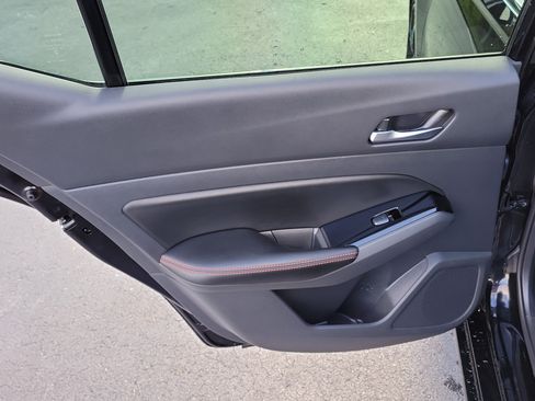 Used 2025 Nissan Altima 2.5 SR FWD image 9