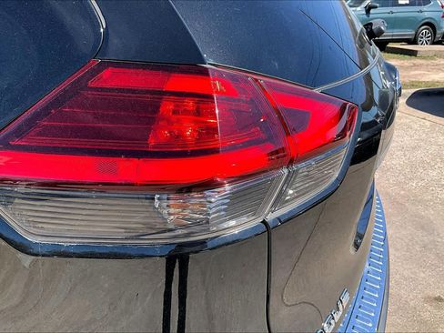 Used 2017 Nissan Rogue SV w/ Midnight Edition Package image 27