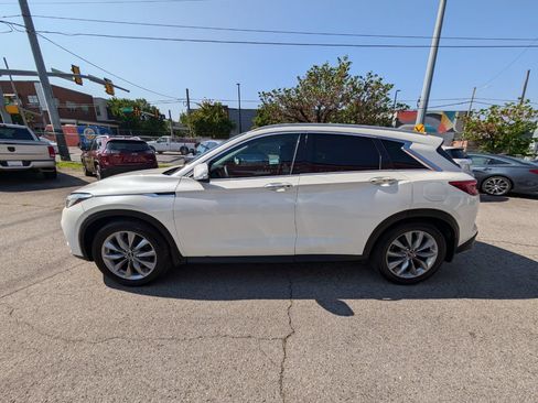 Used 2019 INFINITI QX50 Luxe w/ Navigation Package FWD image 9