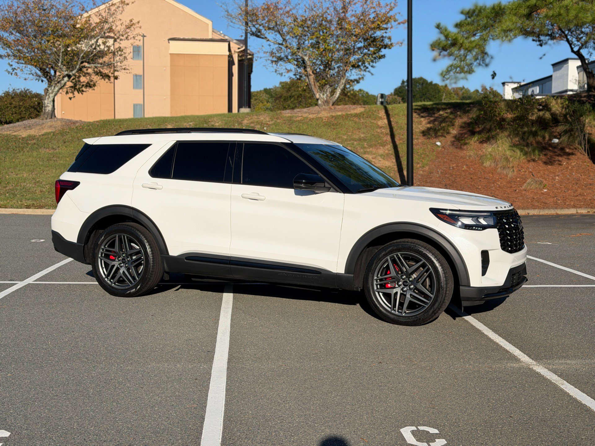Used 2025 Ford Explorer ST AWD/4WD image 15