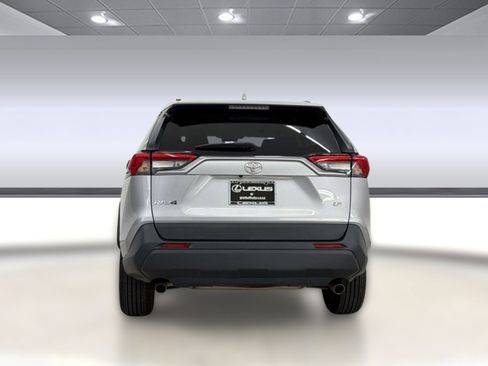 Used 2021 Toyota RAV4 LE FWD image 10