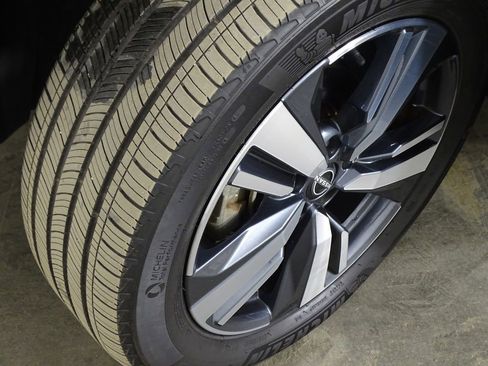 Used 2023 Nissan Rogue Platinum image 44