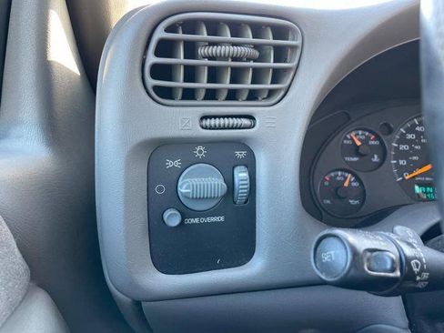 Used 2001 Chevrolet S10 Pickup LS w/ Preferred Equipment Group image 32