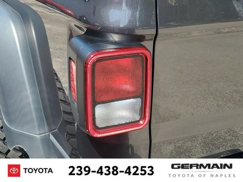 Used 2023 Jeep Gladiator Rubicon AWD/4WD image 17