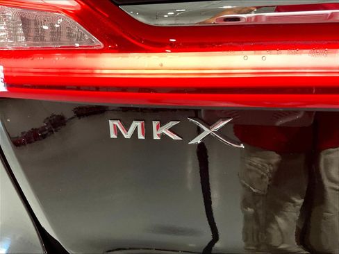 Used 2018 Lincoln MKX Reserve w/ Driver Assistance Package FWD image 23