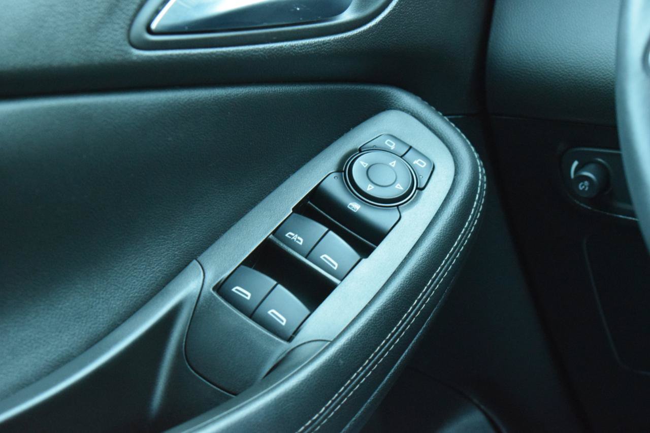 Used 2023 Buick Encore GX Preferred w/ Cold Weather Comfort Package FWD image 19