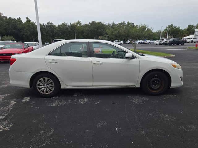 Used 2014 Toyota Camry LE FWD image 4