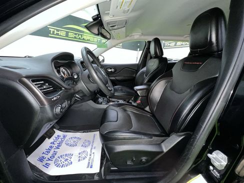 Used 2022 Jeep Cherokee Trailhawk w/ Sound & Nav Group AWD/4WD image 18