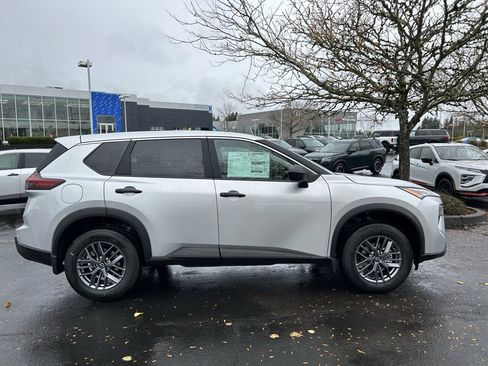 New 2025 Nissan Rogue S image 4