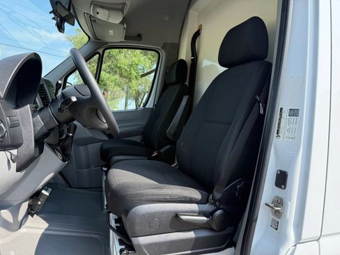 Used 2015 Freightliner Sprinter 2500 w/ Additional Battery Package RWD image 11