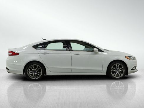 Used 2017 Ford Fusion SE w/ Equipment Group 201A image 6