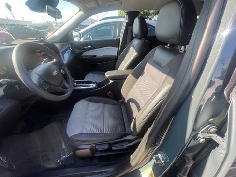 Used 2025 Chevrolet Trax LT image 27
