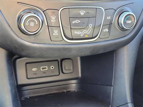 Used 2021 Chevrolet Equinox LT image 20