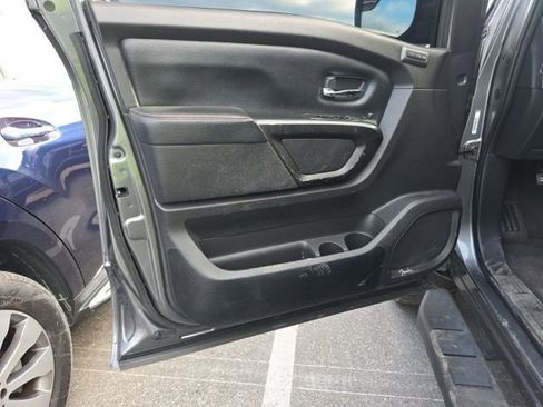 Used 2021 Nissan Titan PRO-4X w/ Pro-4x Convenience Package image 13