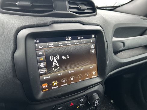 Used 2022 Jeep Renegade Altitude w/ Convenience Group image 21