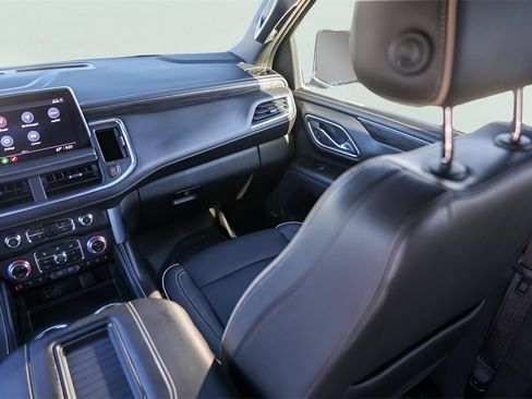 Used 2021 GMC Yukon XL SLT w/ SLT Premium Package image 33