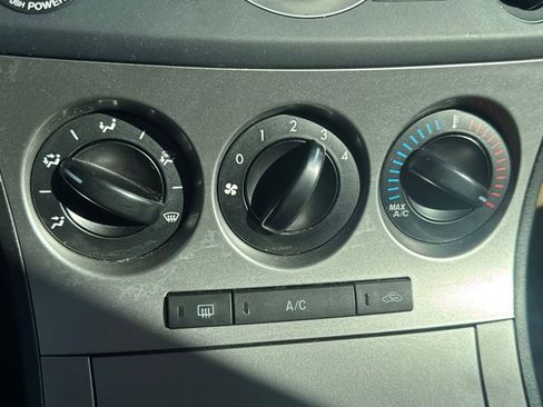 Used 2010 MAZDA MAZDA3 i Touring image 35