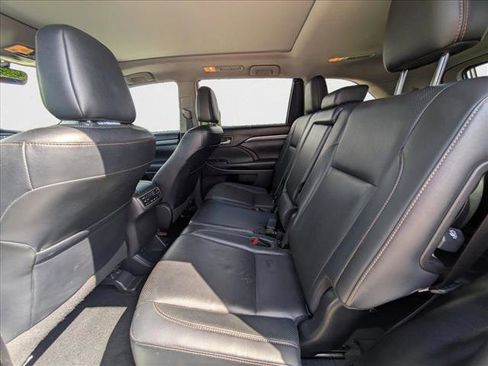 Used 2019 Toyota Highlander Limited Platinum image 19